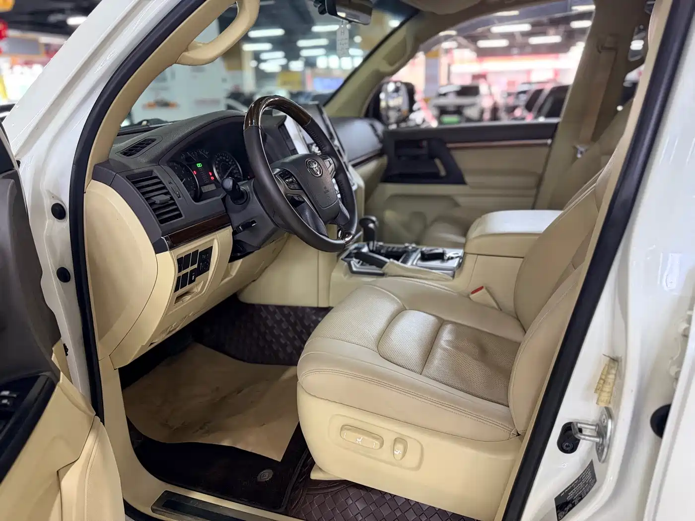 Toyota Land Cruiser (Import) фото 6
