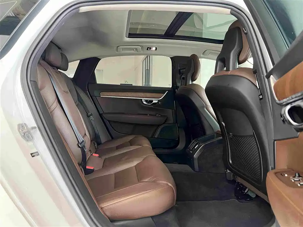 Фото 27 - Volvo S90