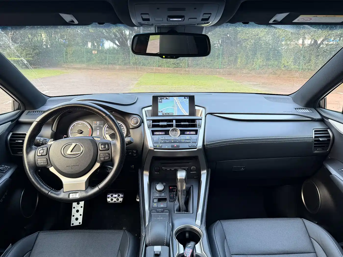 Фото 14 - Lexus NX