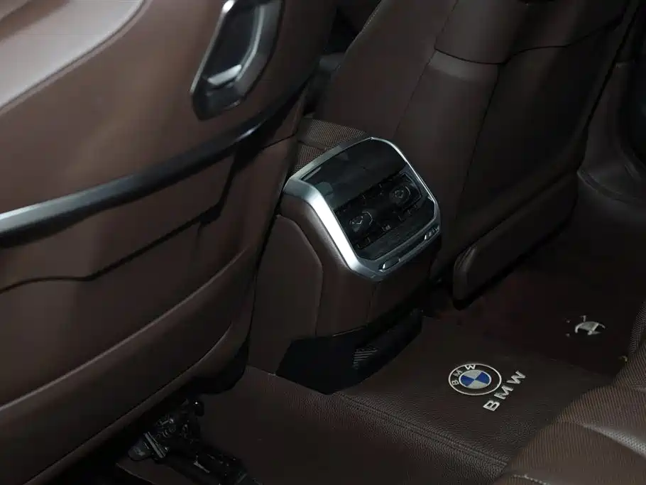 BMW 7 Series 2023 740Li Exclusive M Sport Package фото 23
