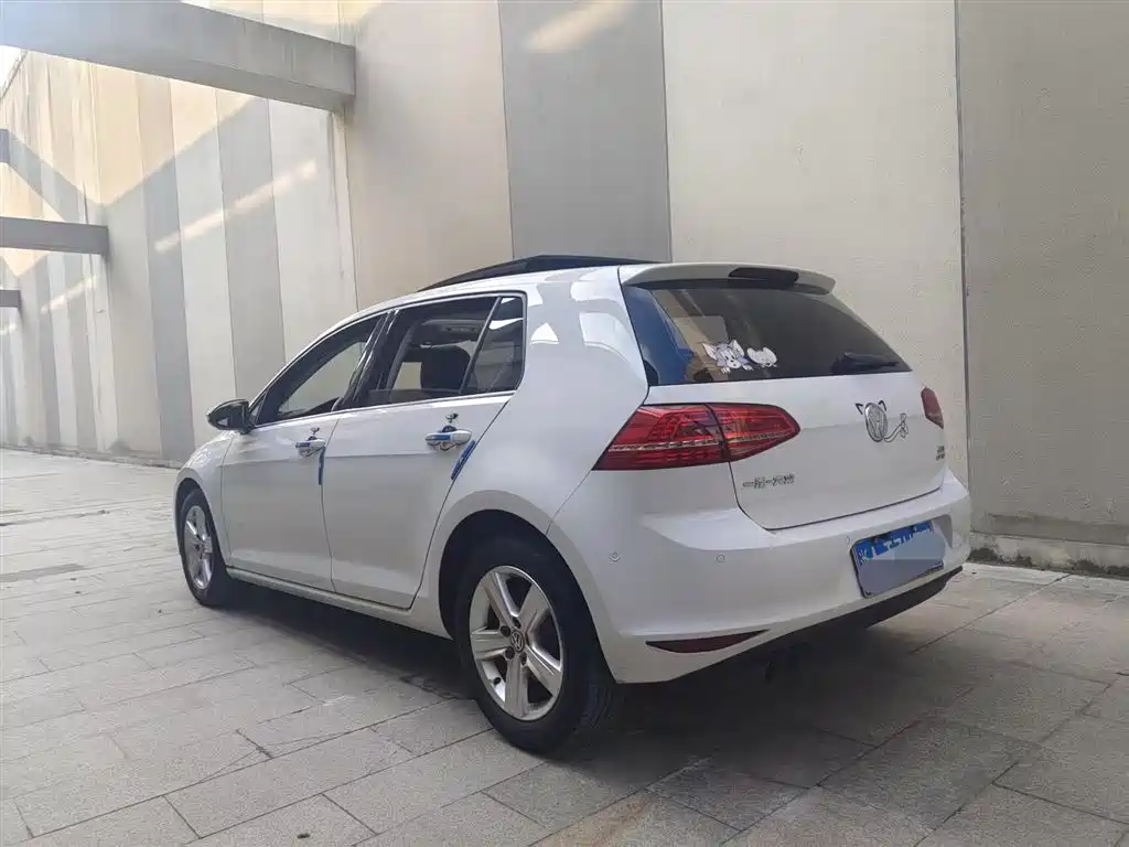 Volkswagen Golf 2016 230TSI Automatic Comfort фото 4