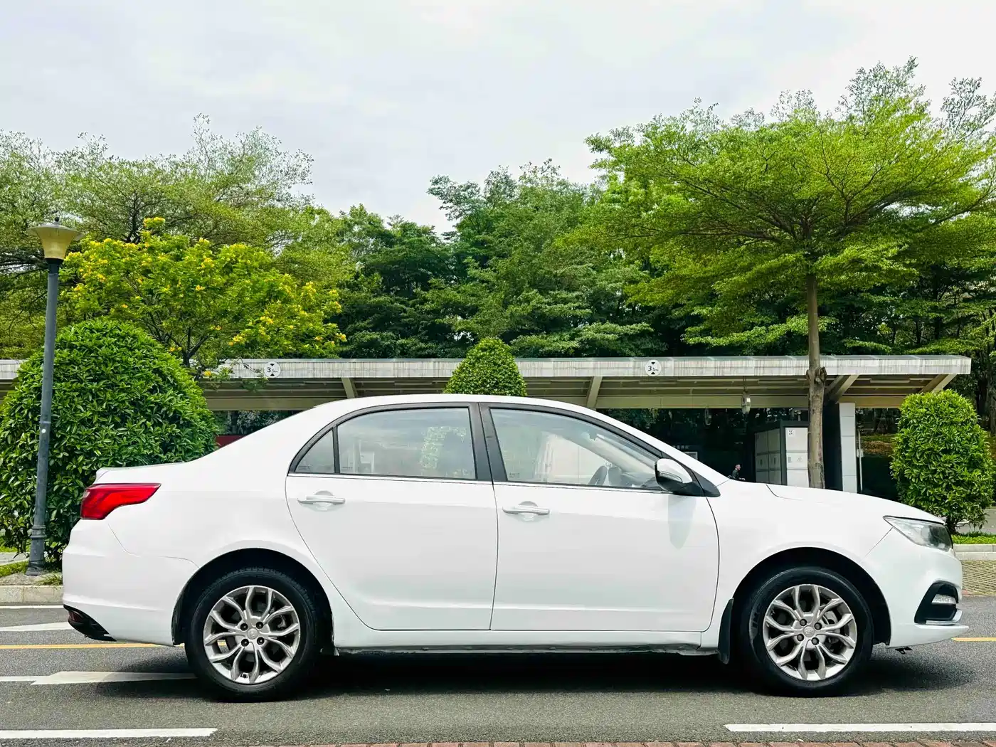 Photo 7 - Geely Vision
