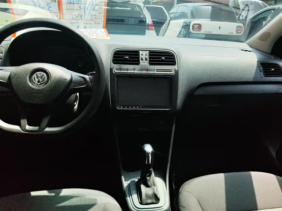 Volkswagen Polo 2016 1.4L Automatic Trend фото 12