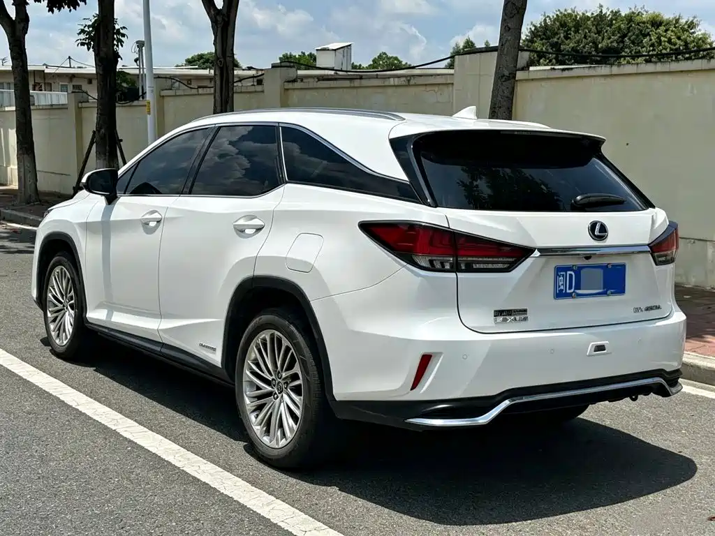 Фото 7 - Lexus RX