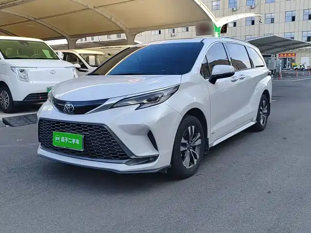 Toyota Granvia 2024 2.5L Hybrid Premium PLUS 4WD Edition