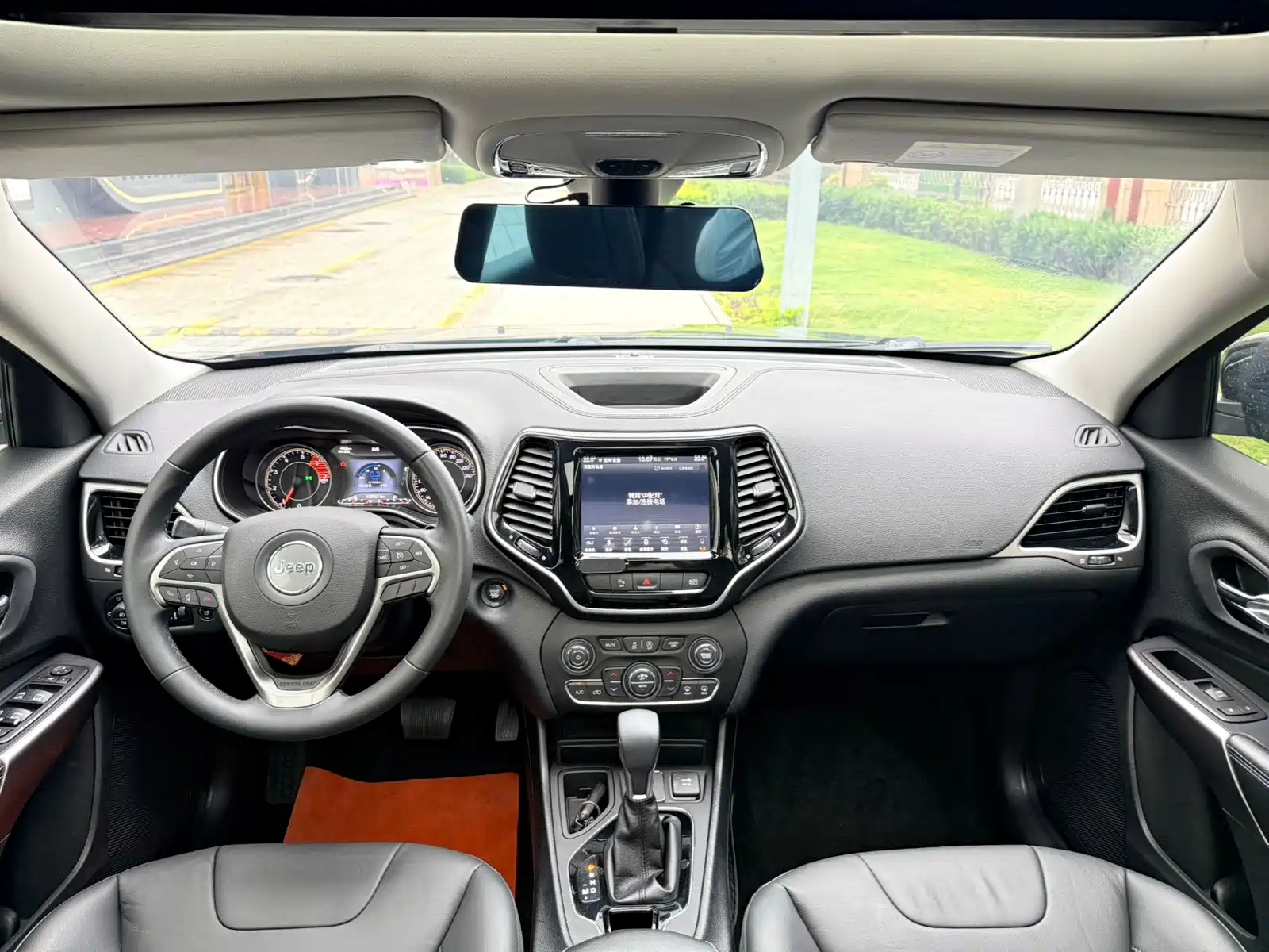 Photo 11 - Jeep Cherokee