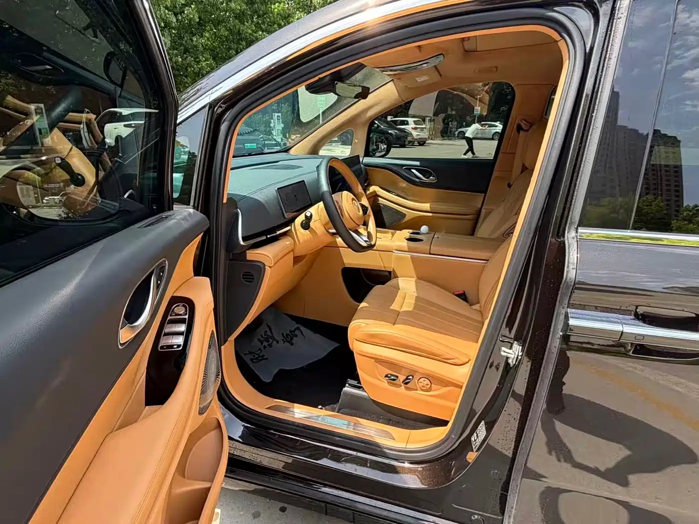 Voyah Auto Voyah Dreamer 2025 PHEV AWD Flagship Kunpeng Edition фото 4