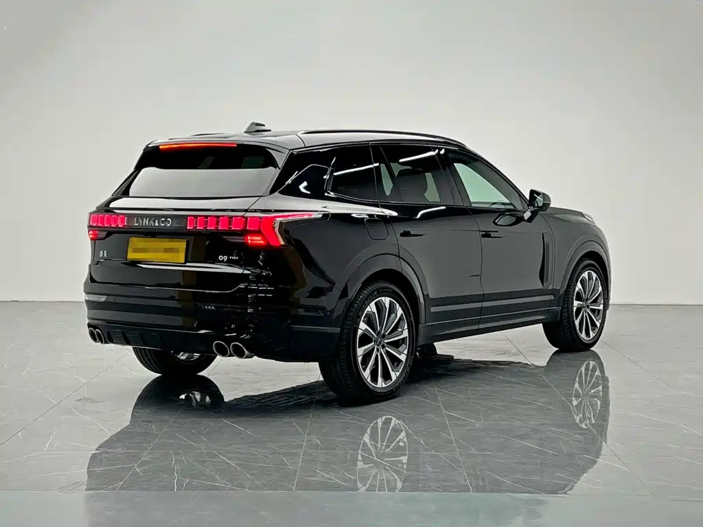 Photo 6 - Lynk & Co 09