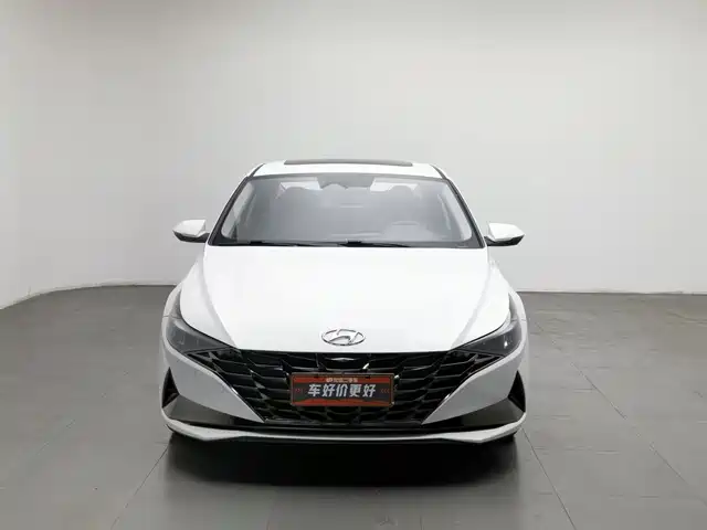 Hyundai Elantra 2021 1.5L CVT LUX Premium Edition — фото 3