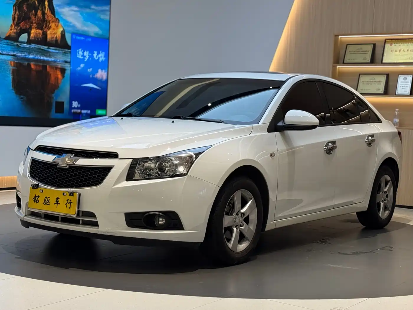Chevrolet Cruze 2013 Model 1.8L SE AT