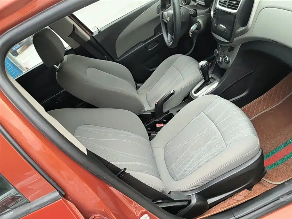 Chevrolet Aveo 2014 Sedan 1.4SL AT Fashion Edition фото 25