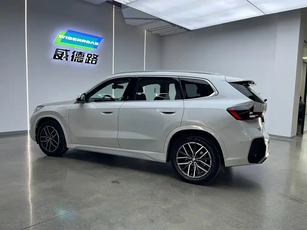 2025 BMW iX1