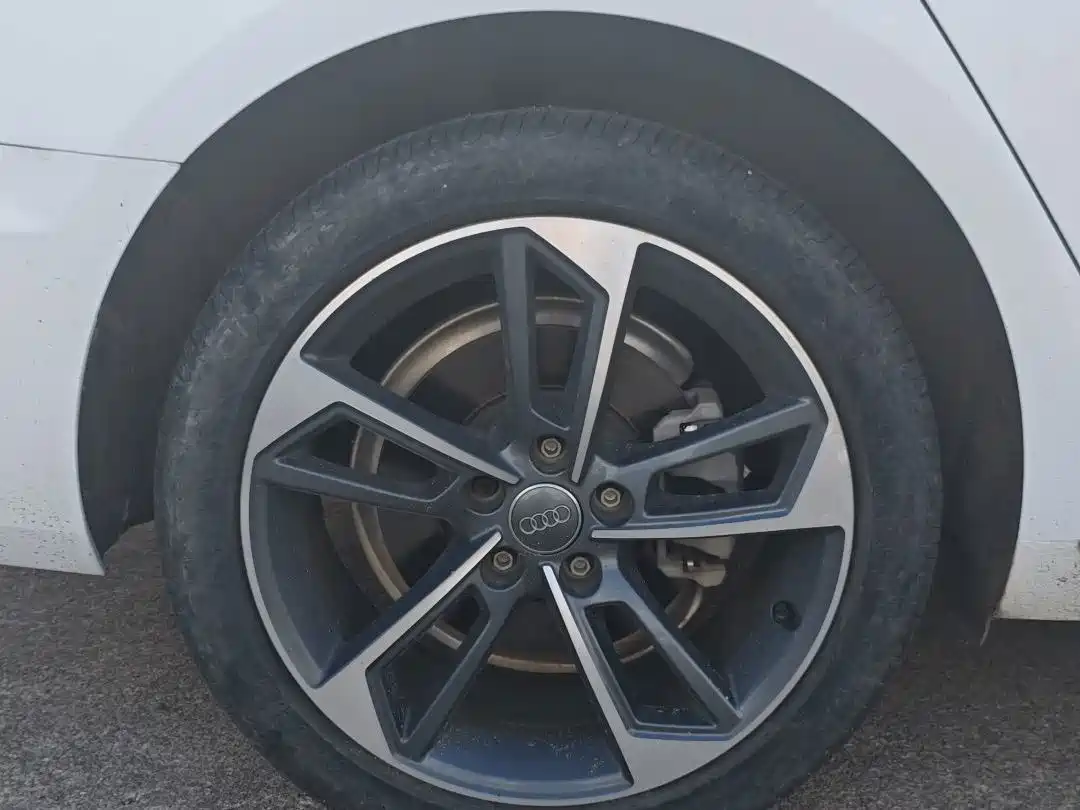 Фото 7 - Audi A4L