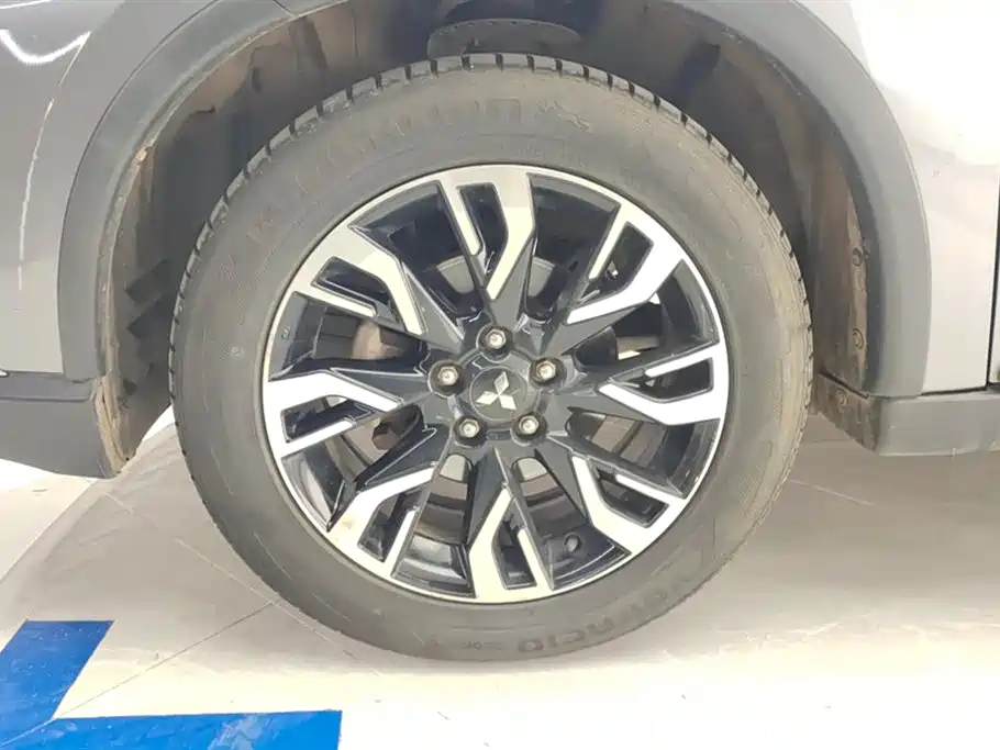 Mitsubishi Outlander 2020 2.0L 2WD Premium 5-seater фото 6
