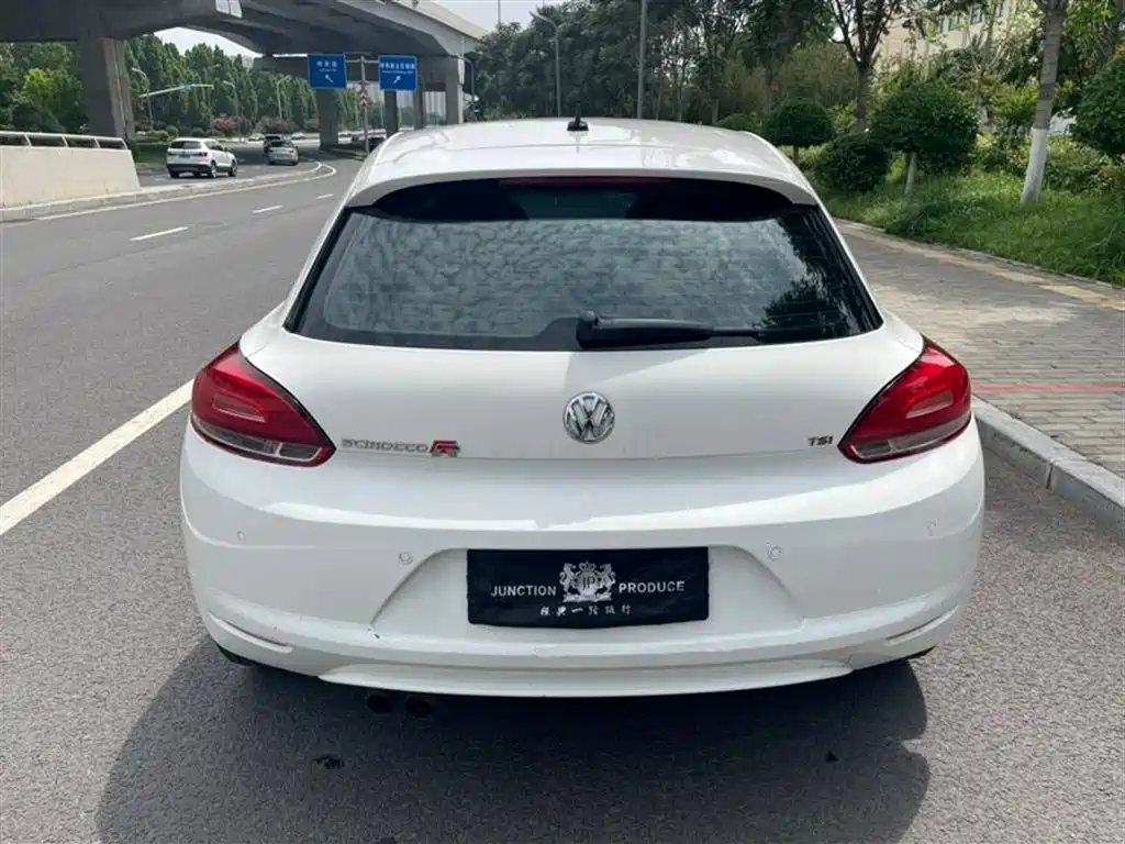 Volkswagen Scirocco 2011 1.4TSI Comfort фото 4