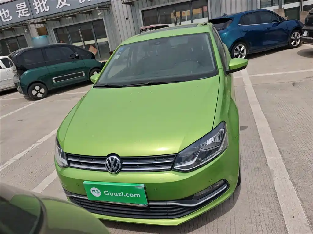 Volkswagen Polo 2014 1.6L Automatic Luxury Edition фото 3