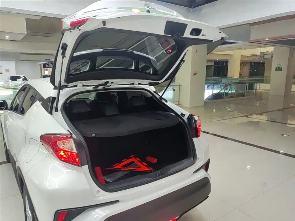 Toyota C-HR 2023 Model 2.0L Comfort Edition фото 19