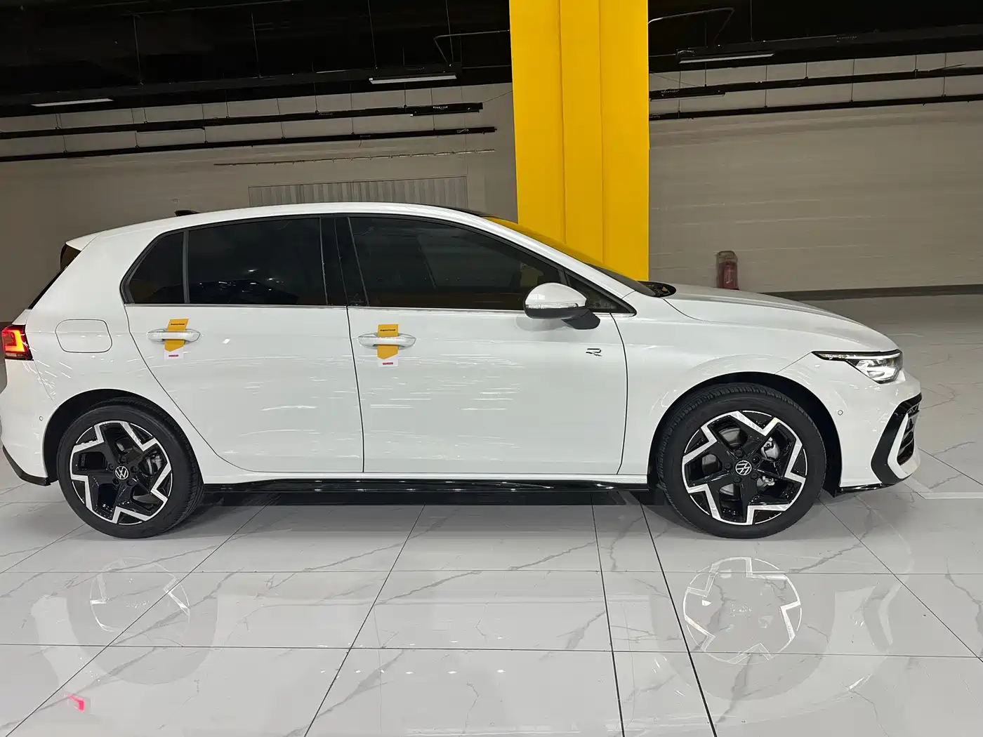 Volkswagen Golf 2025 Facelift 300TSI R-Line фото 3
