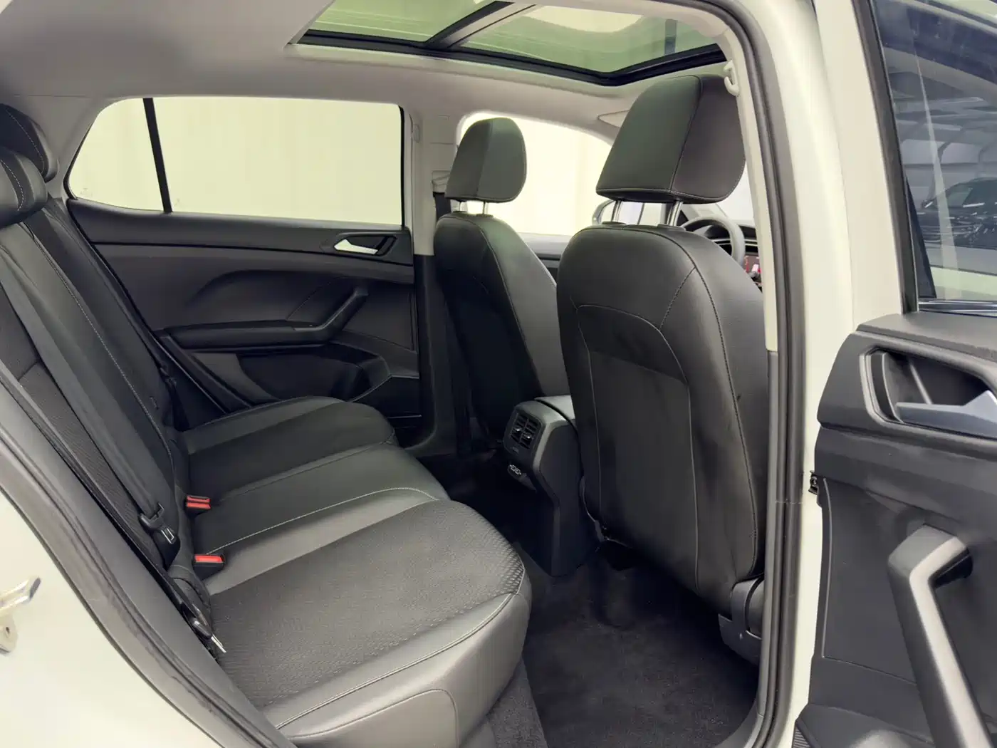 Volkswagen Tanying 2021 1.5L Automatic Smart Connect Edition фото 11