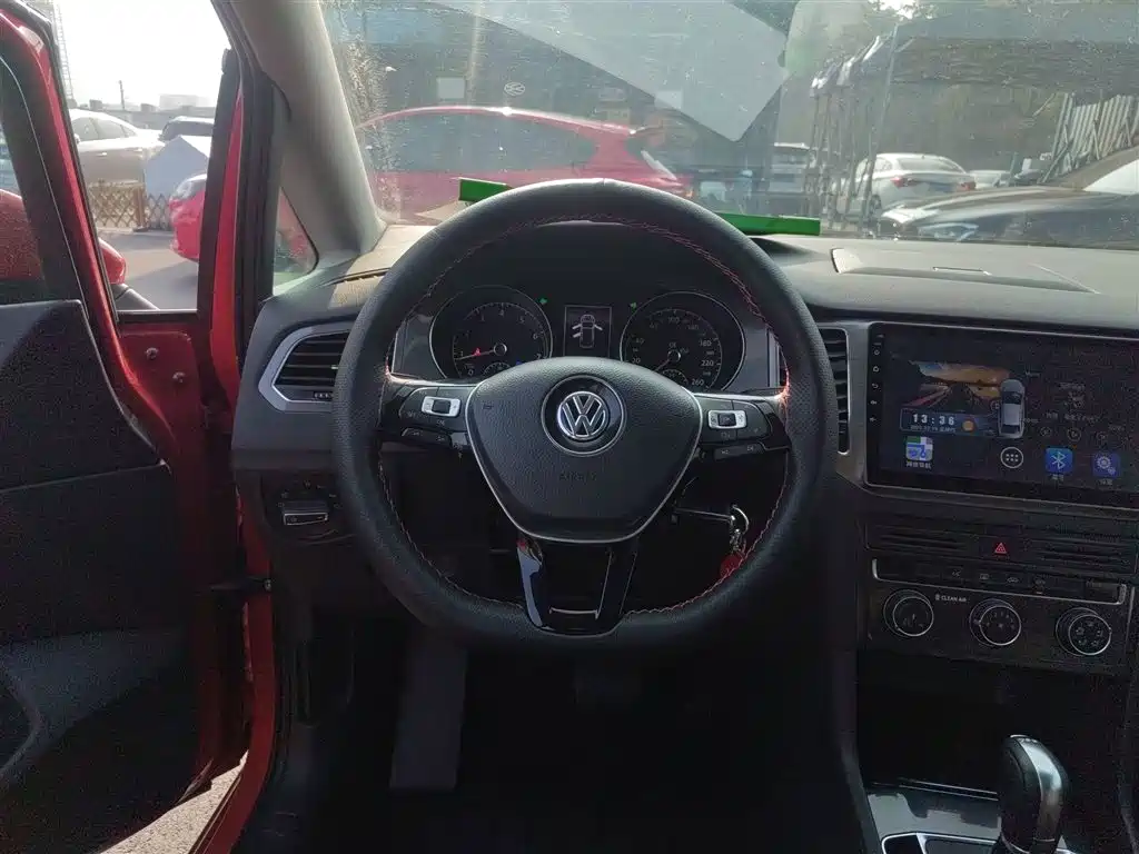 Volkswagen Golf Sportsvan 2016 230TSI Automatic Progressive фото 8