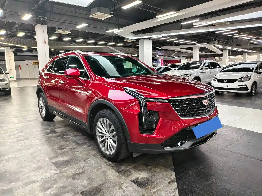CADILLAC XT4