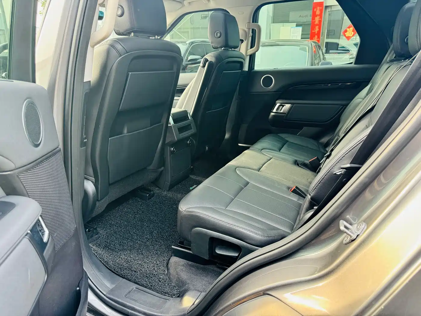 Land Rover Discovery 2017 3.0 SC V6 SE фото 13