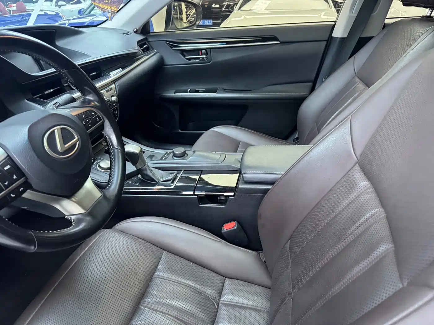 Lexus ES 2017 200 30th Anniversary Edition фото 6