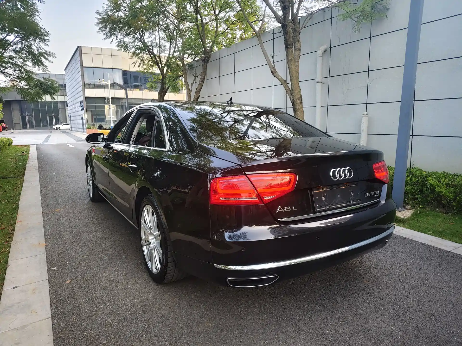 Фото 14 - Audi A8