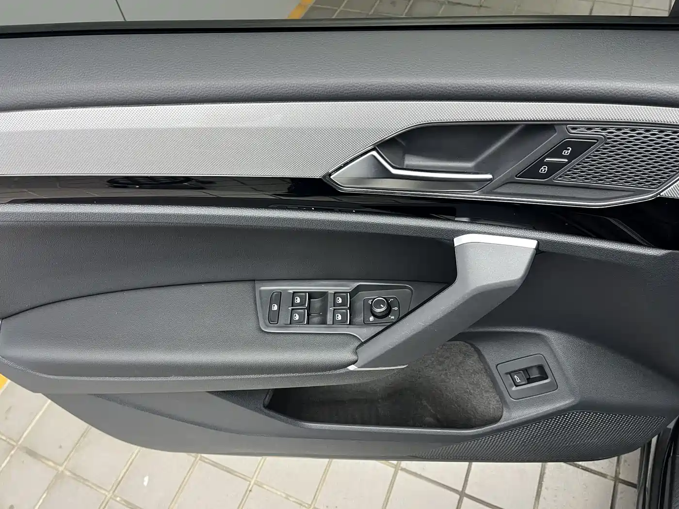 Volkswagen Tayron 2022 280TSI 2WD Luxury Smart Connect Edition фото 16