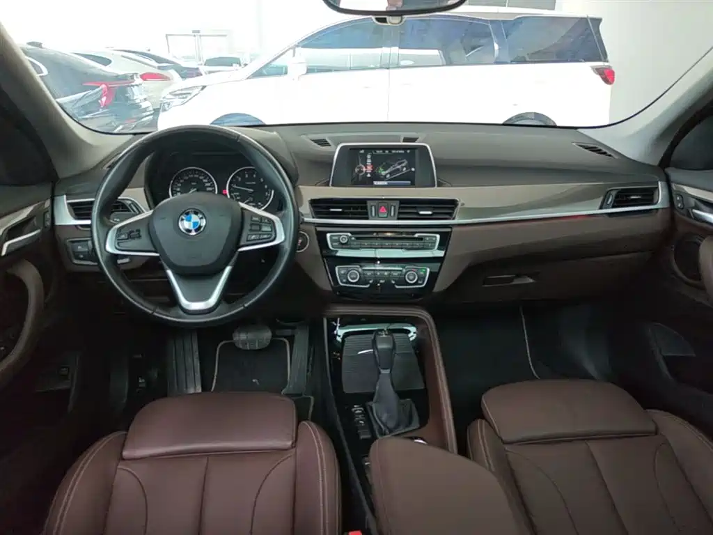BMW X1 2016 sDrive20Li Luxury Model фото 9