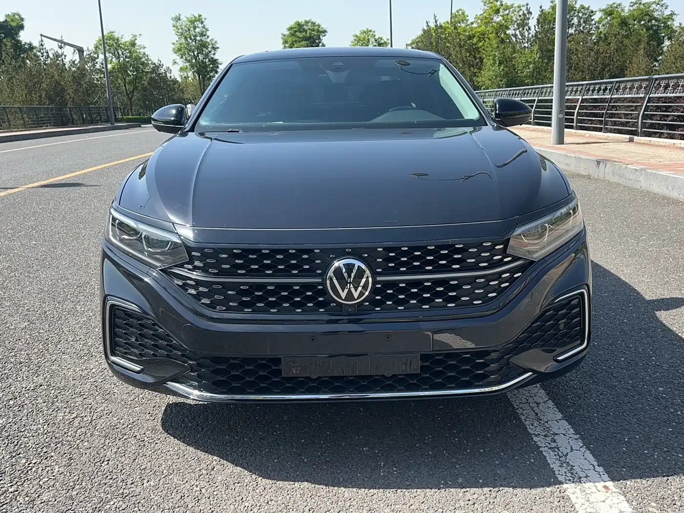 Volkswagen Passat 2023 330TSI Starlight Luxury Edition фото 4