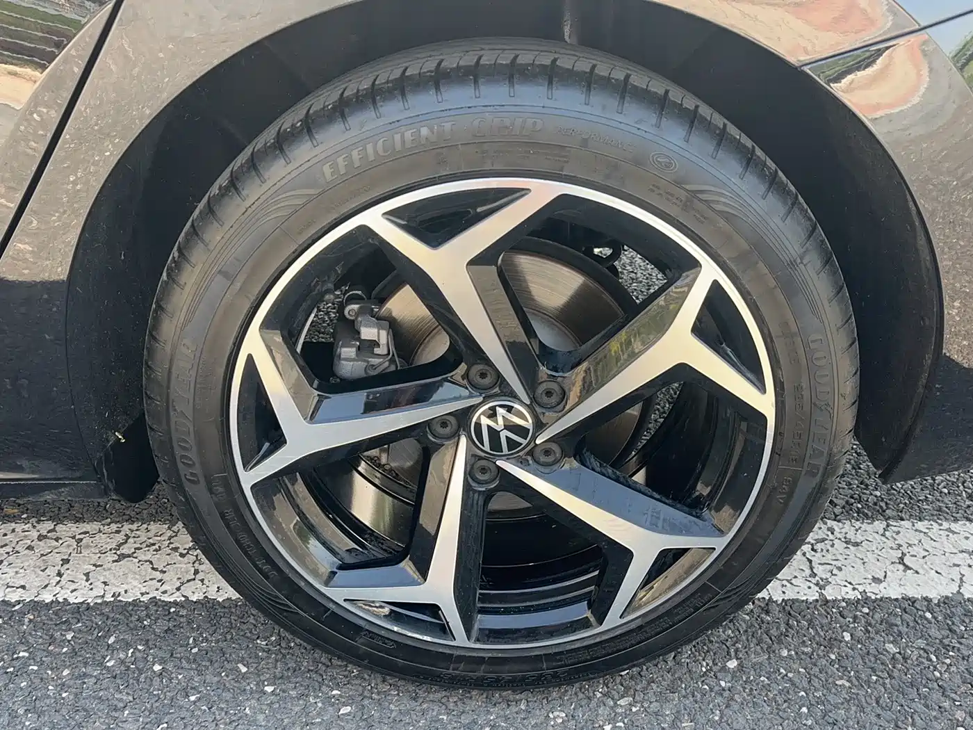 Volkswagen Passat 2023 330TSI Starlight Luxury Edition фото 11