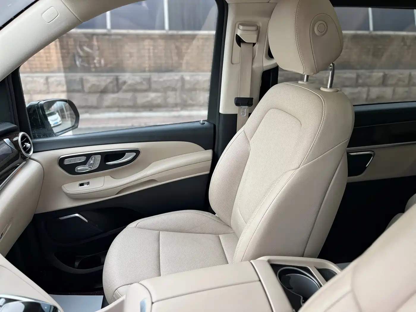 Mercedes-Benz V-Class 2018 V 260 L Premium Long Wheelbase Edition China VI фото 8