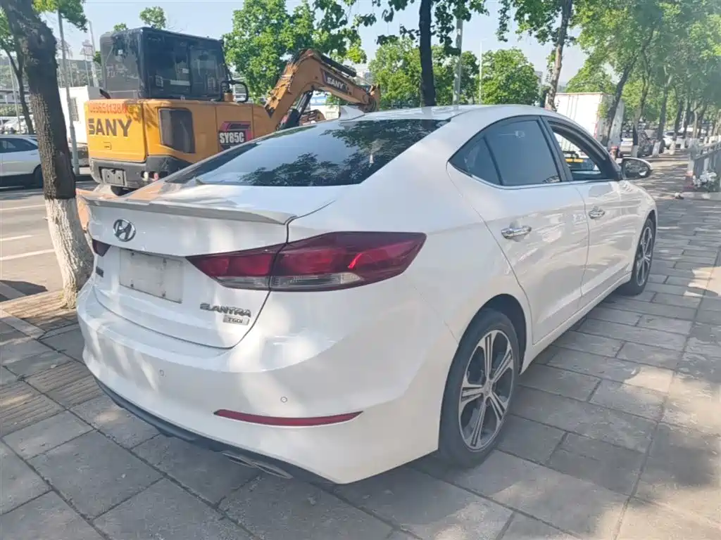 Hyundai Elantra 2018 1.4T DCT Dynamic·Vitality Model фото 7