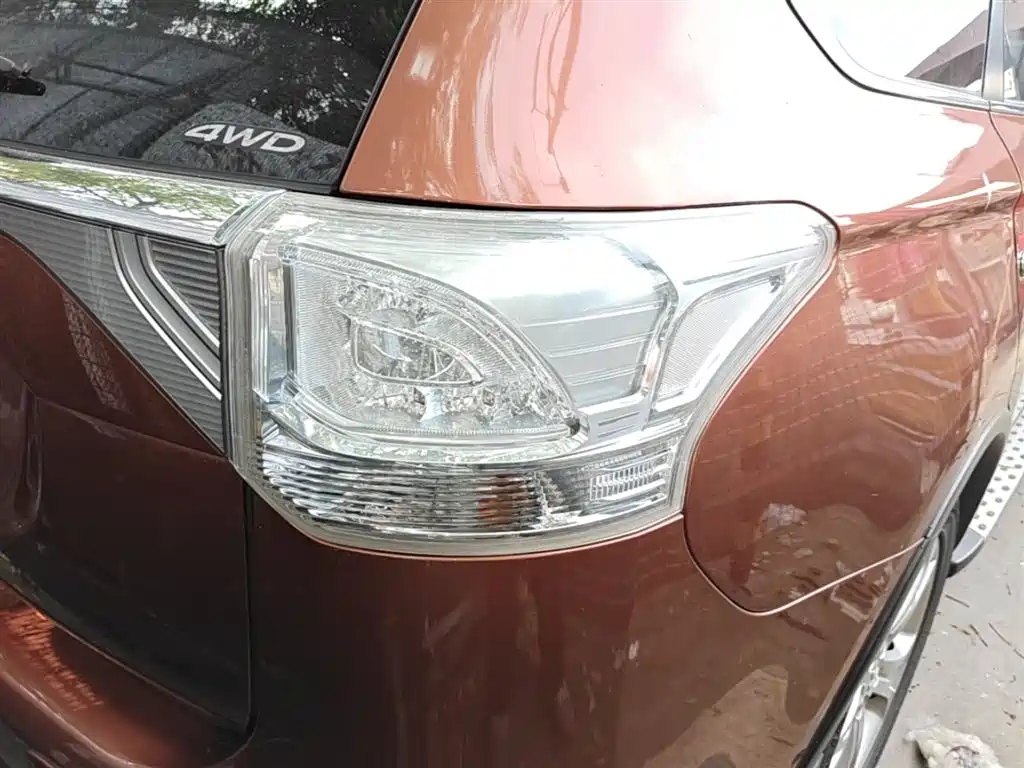 Mitsubishi Outlander (Import) 2014 2.4L 4WD Luxury Value Edition 5-seater фото 8