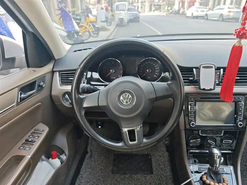 Volkswagen Bora 2014 1.6L Automatic Comfort Edition фото 3