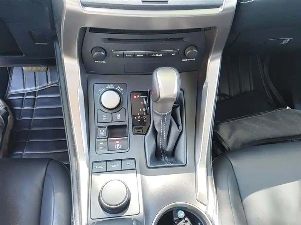Lexus NX 2015 200t AWD F Sport фото 14