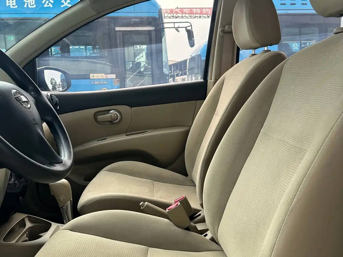 Nissan Livina 2015 2013 1.6XE CVT Comfort