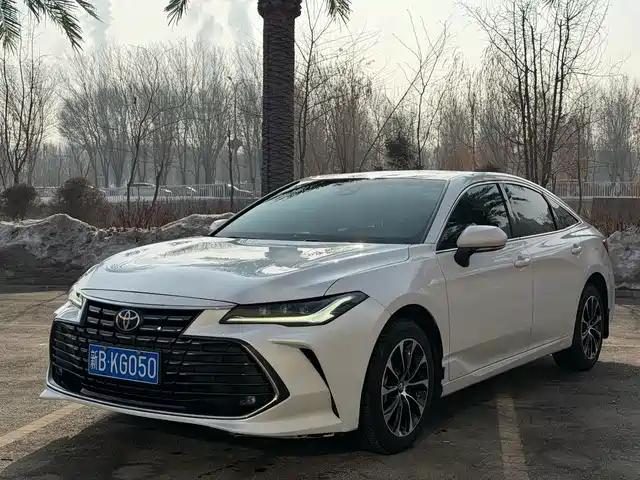 Toyota Avalon 2.0L, Люкс