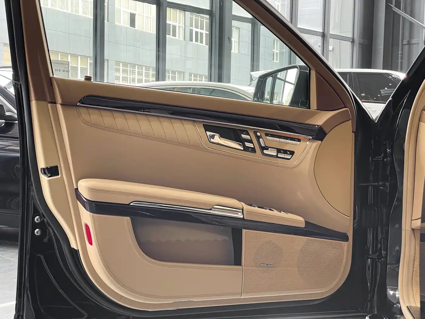 Mercedes-Benz S-Class 2012 S 600 L Grand Edition фото 12