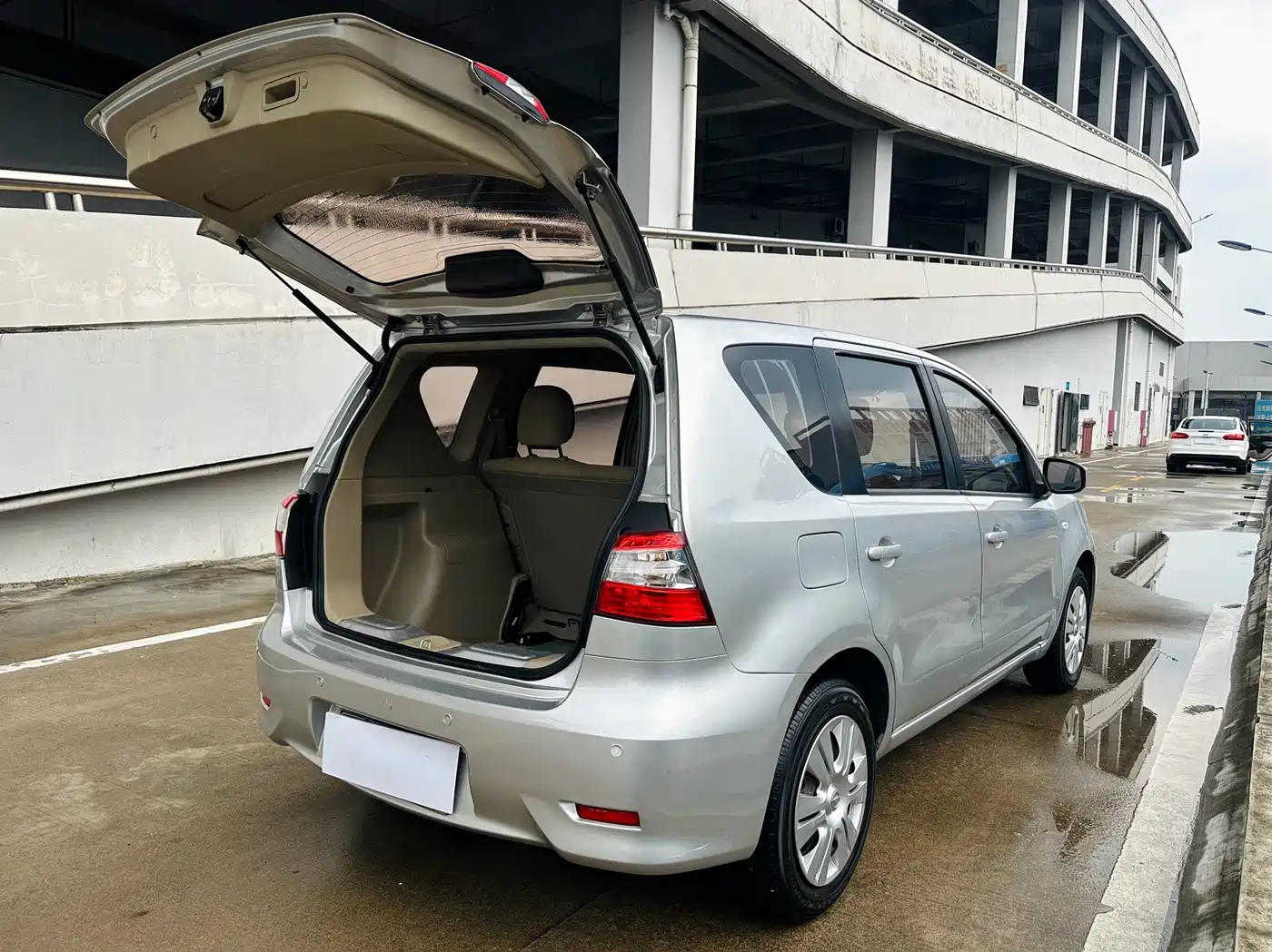 Nissan Livina 2015 2013 1.6XE CVT Comfort
