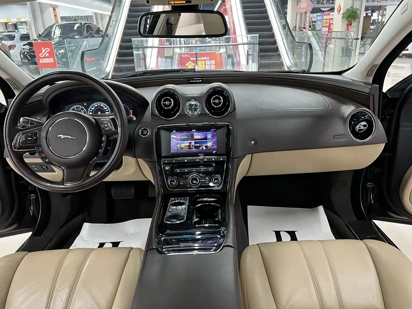 JAGUAR XJ