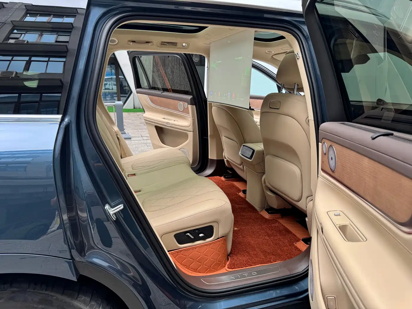 AITO Wenjie AITO M9 2024 Model Extended Range Ultra Edition 52kWh 5-Seater фото 16