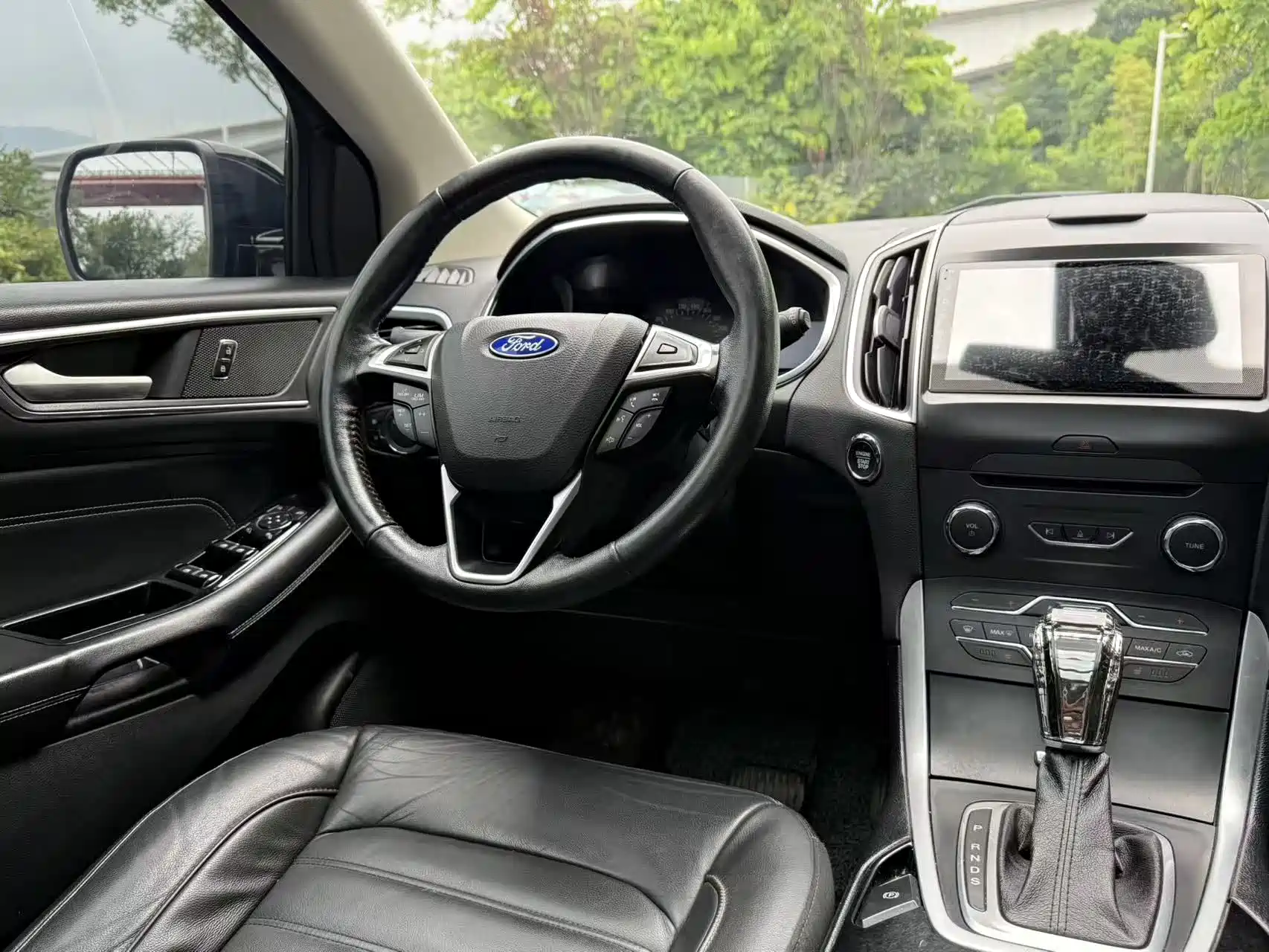 Фото 10 - Ford Edge