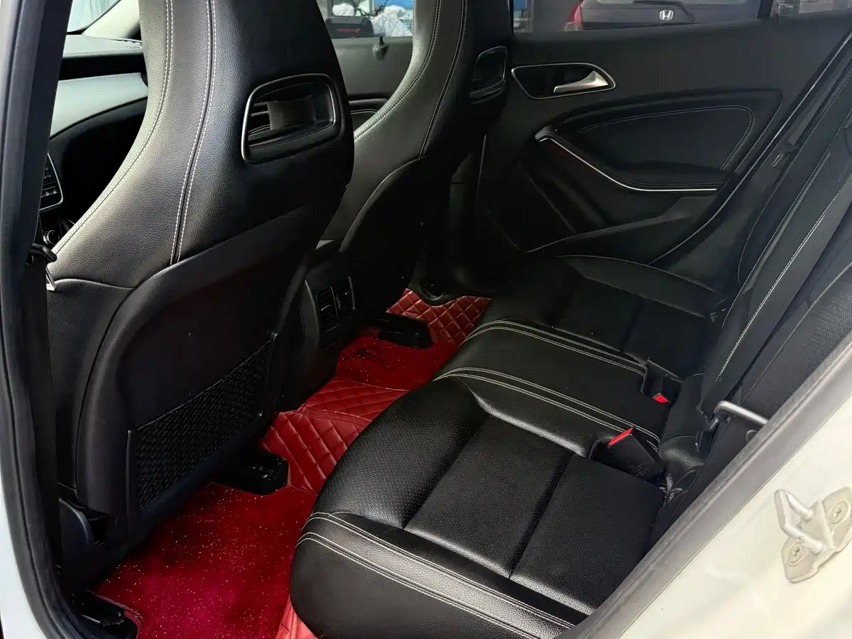 Mercedes-Benz GLA 2015 GLA 220 4MATIC Luxury фото 8