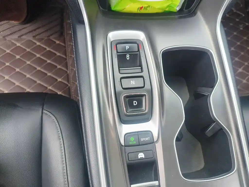 Фото 7 - Honda Accord