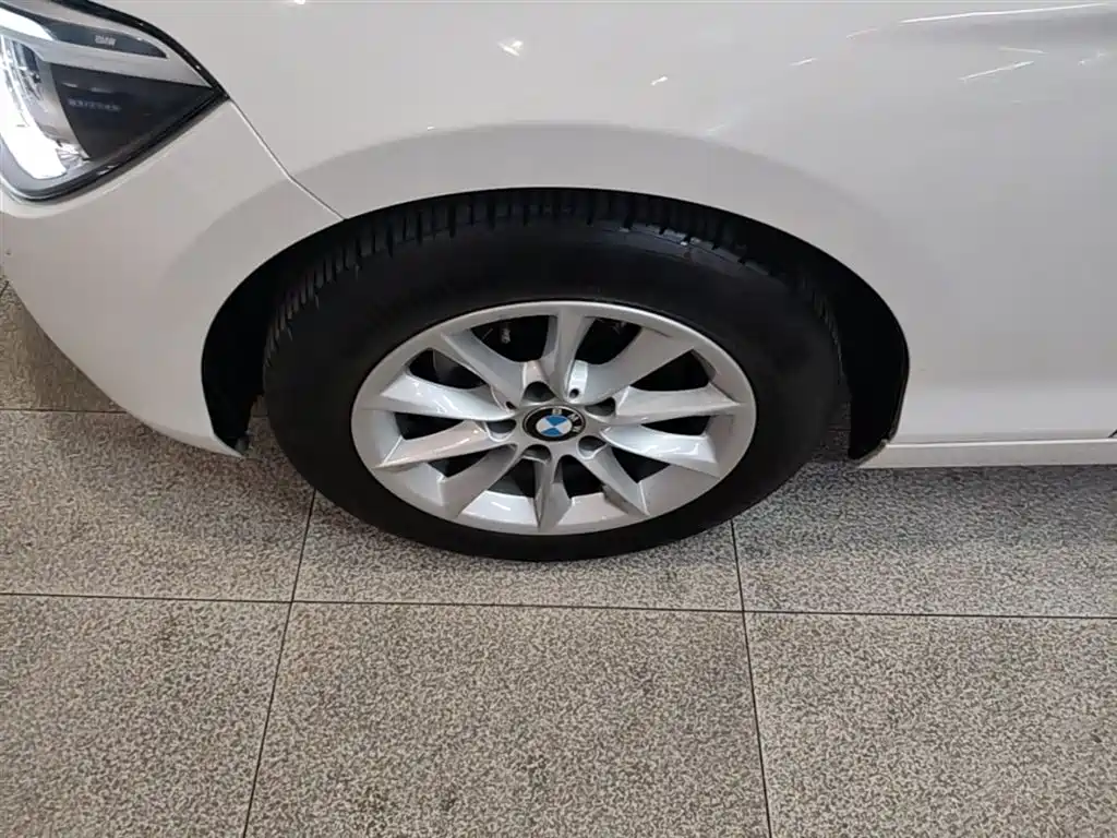BMW 1 Series (Import) 2013 Facelift 116i Urban Model фото 23