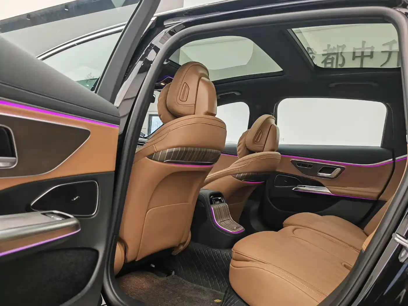 Mercedes-Benz E-Class 2024 E 300 L Fashion фото 4