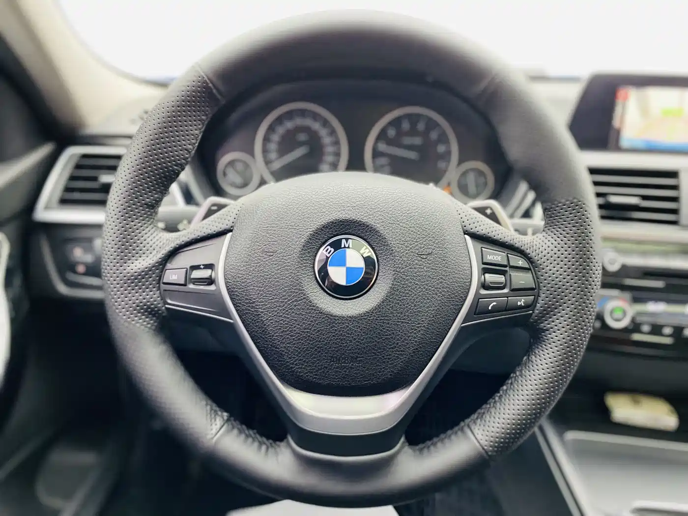 BMW 3 Series 2017 320Li M Sport фото 8