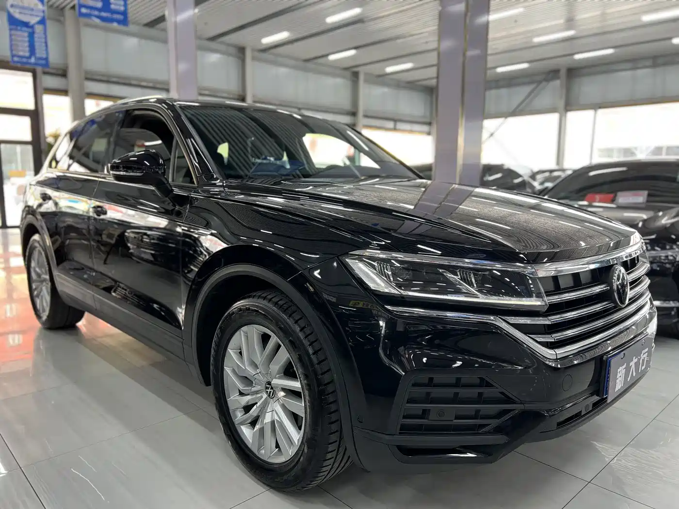 VOLKSWAGEN TOUAREG